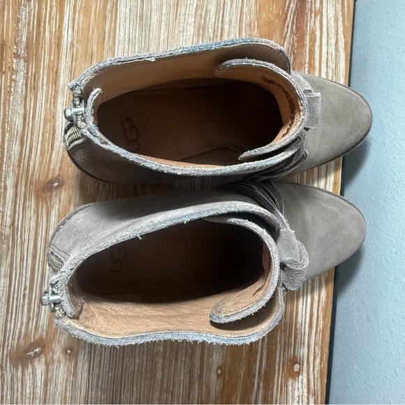 UGG Corin Grey Taupe Heeled Suede Bootie with Tassels Women’s Size 6 - Picture 6 of 10
